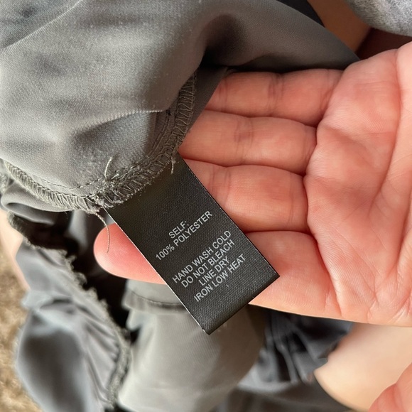 Lulu’s satin gray green paper bag elastic waist cuffed pants - Picture 4 of 9